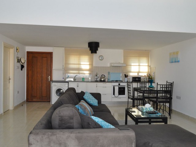 Immaculate 2 Bedroom Apartment On Quiet Boutique Site