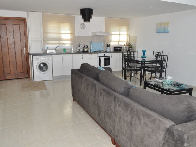 Immaculate 2 Bedroom Apartment On Quiet Boutique Site