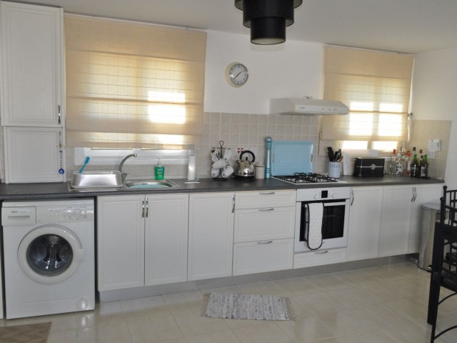 Immaculate 2 Bedroom Apartment On Quiet Boutique Site