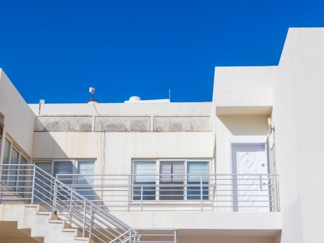 Eleganz am Meer: Penthouse mit 2 Schlafzimmern und Panoramablick auf die Berge und das Meer im Turtle Bay Village, Zypern“