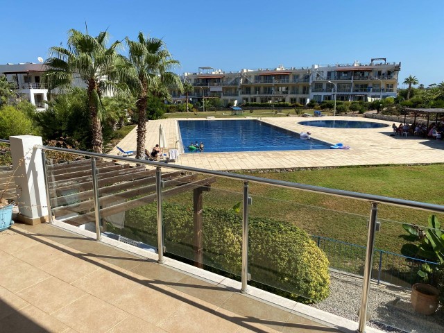 Wunderschönes Apartment mit 2 Schlafzimmern und 2 Bädern, Pool- und Gartenblick im beliebten Komplex Deniz Terra Marina