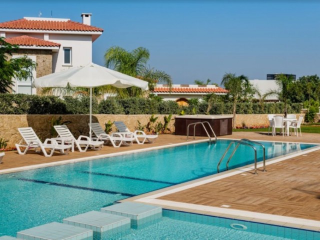 Kıbrıs Girne Esentepe'de Satılık Bahçeli Havuzlu Penthouse