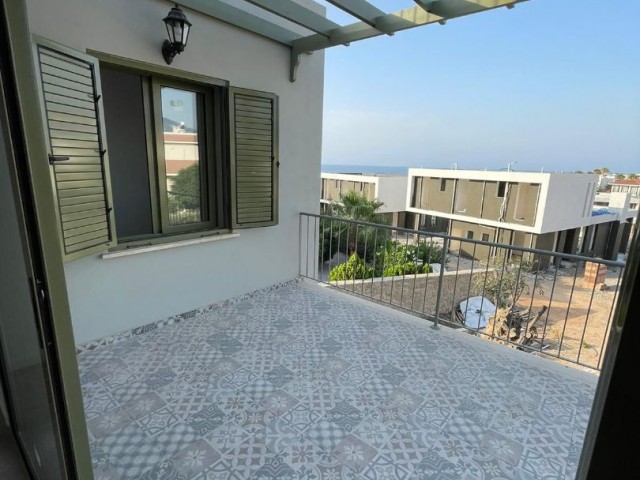 Penthouse mit Garten und Pool zum Verkauf in Kyrenia Esentepe, Zypern