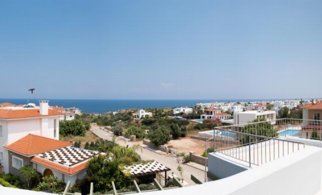 Penthouse mit Garten und Pool zum Verkauf in Kyrenia Esentepe, Zypern