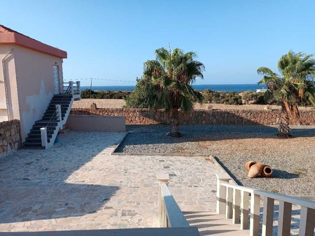 Einfamilienhaus am Strand von Erenköy zu verkaufen ** 