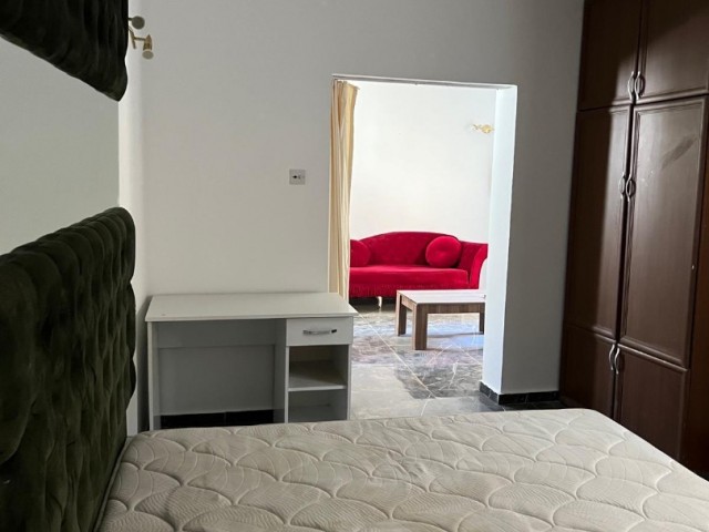 Kiralık 1+1 müstakil ev full eşyalı küvet banyolu Gulseren’de