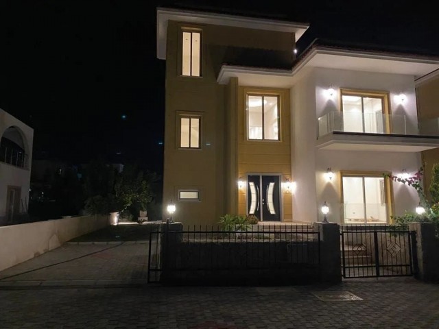 alsancak da deniz mazarali satilik villa