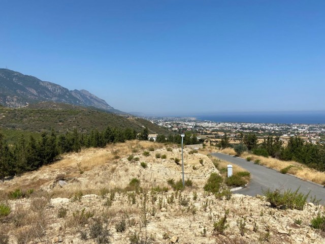 Doğayla İçiçe, dağ ve deniz manzaralı satılık büyük arsalar.