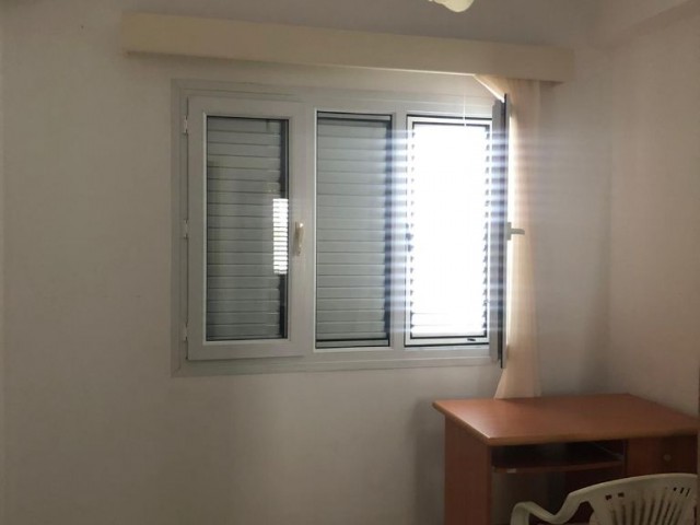 Aileler için ideal, Köşe Apartmanda, orta katta tek,  3 yatak odalı daire