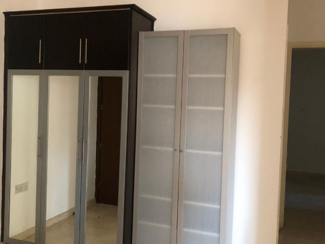 Aileler için ideal, Köşe Apartmanda, orta katta tek,  3 yatak odalı daire