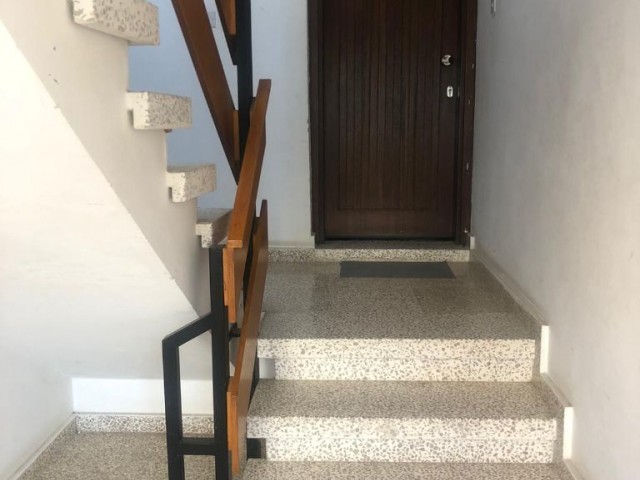 Aileler için ideal, Köşe Apartmanda, orta katta tek,  3 yatak odalı daire