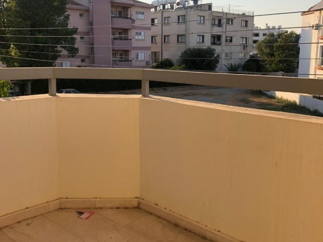 Aileler için ideal, Köşe Apartmanda, orta katta tek,  3 yatak odalı daire