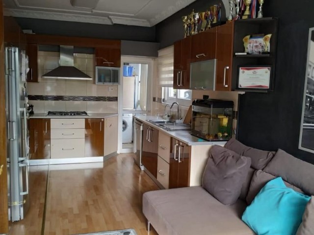 Aile Apartmanında (Levent Apartmanı), yenilenmiş ve tüm tadilatları yapılmış, 3 Yatak Odalı Daire, Yenikent 