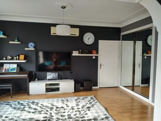 Aile Apartmanında (Levent Apartmanı), yenilenmiş ve tüm tadilatları yapılmış, 3 Yatak Odalı Daire, Yenikent 