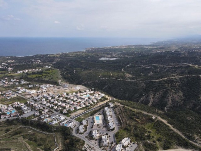 Çatalkoy de Hızlı gelişen bölgelerden birinde, satılık , geniş bir deniz manzarası olan, 100% eşdeğer 780m2 Arsa