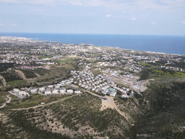 Çatalkoy de Hızlı gelişen bölgelerden birinde, satılık , geniş bir deniz manzarası olan, 100% eşdeğer 780m2 Arsa