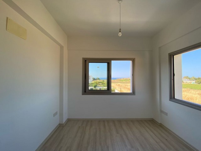 A 2-bedroom apartment ready to move to a quality furnished apartment within walking distance of the sea ** 