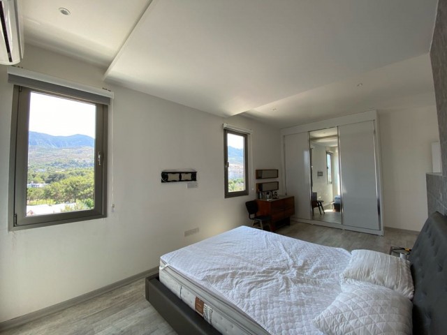 Einzigartiges, luxuriöses, voll möbliertes, großes und 1-Schlafzimmer-Penthouse zum Verkauf ** 