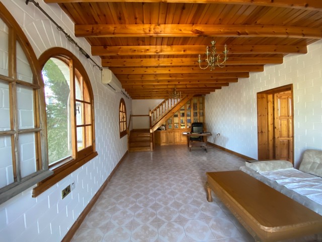 یک خانه مستقل 5 خوابه با منظره دریا بسته نشده در پای کوه در لاپتا ** 