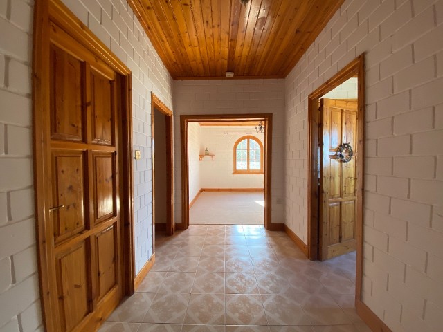 5 Bedroom Detached House With Sea View At The Foot Of The Mountain In Lapta ** 