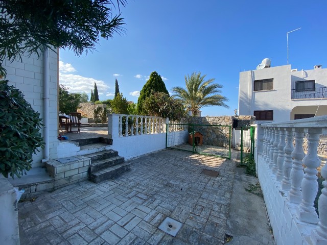 Einfamilienhaus mit 5 Schlafzimmern mit Meerblick am Fuße des Berges in Lapta ** 