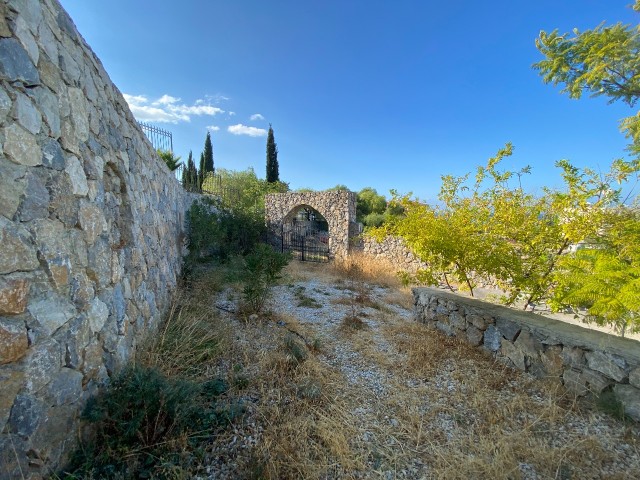 Einfamilienhaus mit 5 Schlafzimmern mit Meerblick am Fuße des Berges in Lapta ** 