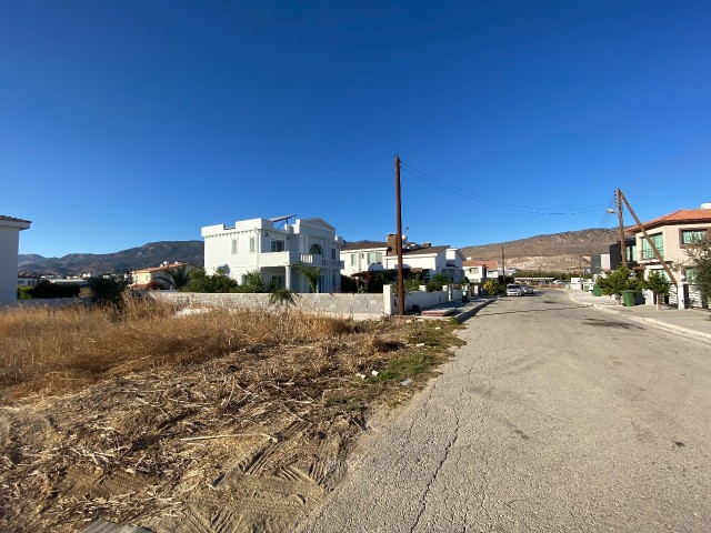 Grundstück zum Verkauf in Kyrenia Bosporus, Sackgasse, Ostfront ** 