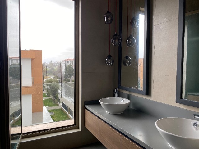 Ozanköy'ün merkezinde, hotel  konseptli, modern  3 yatak Odalı ikiz villa