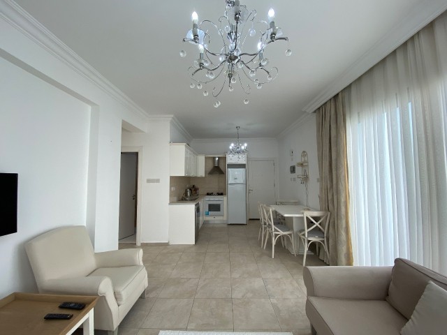 Privately furnished, well-kept 2 bedroom apartment with garden within walking distance to the sea ** 