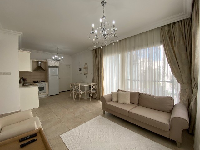 Privately furnished, well-kept 2 bedroom apartment with garden within walking distance to the sea ** 