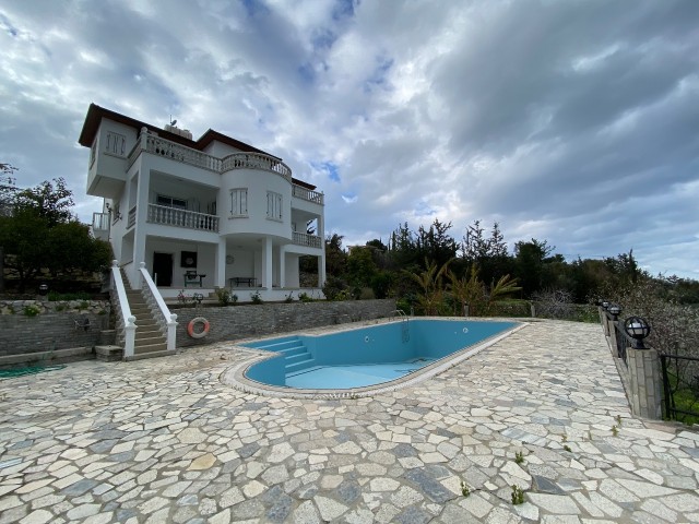 Detached house for sale in Lapta Başpınar, with an unobstructed sea view, within 3.5 donums ** 