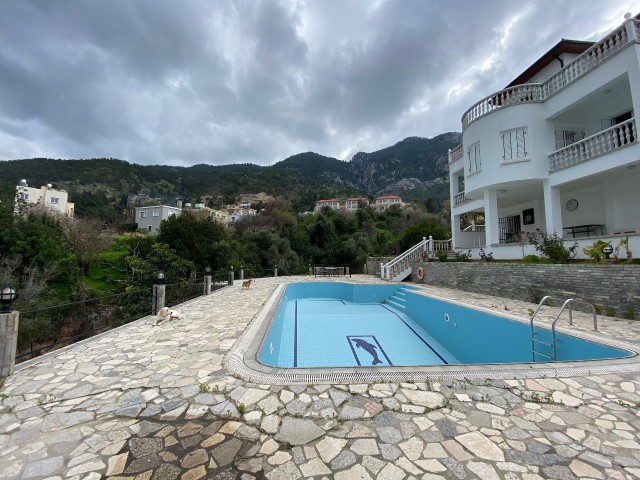 Detached house for sale in Lapta Başpınar, with an unobstructed sea view, within 3.5 donums ** 