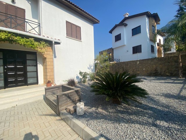 3 bedroom villa that will leave you intoxicated with mountain and sea views in Lapta! ** 