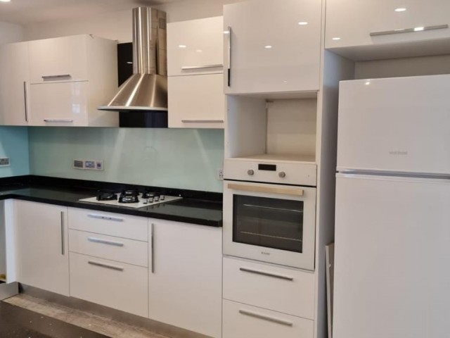 Wir bieten luxuriöse Apartments mit 3 Schlafzimmern im Zentrum von Kyrenia. ** 