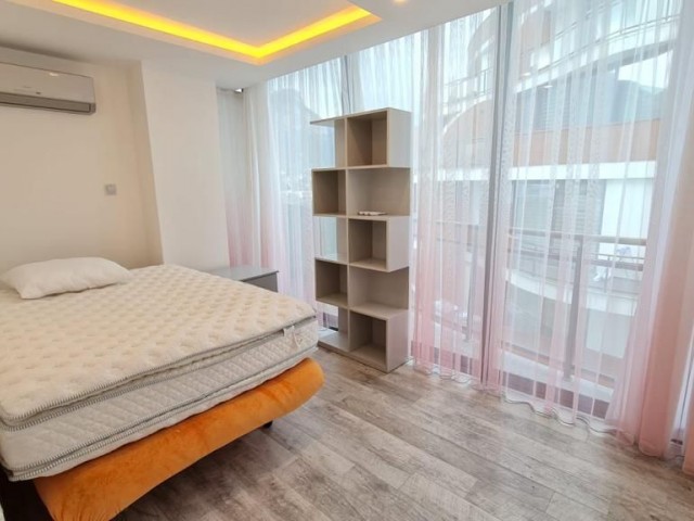 Girne'nin merkezinde 3 yatak odalı lüks daireler sunuyoruz.