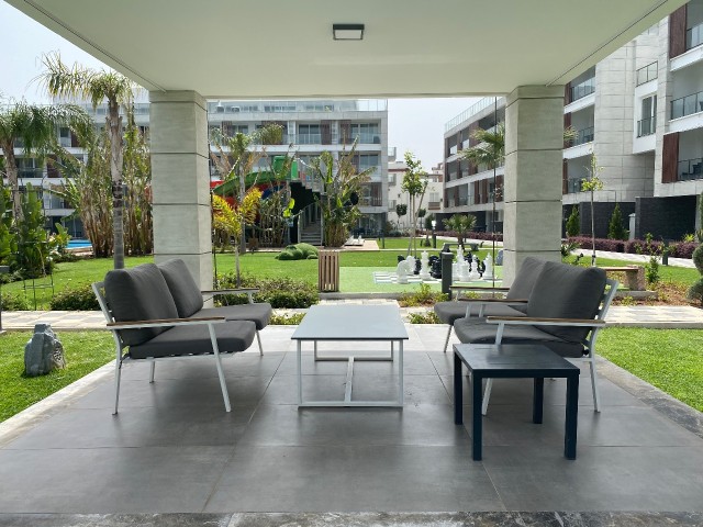 1 Bedroom Flat for Sale in a Luxury Complex 500m from Long Beach ** 