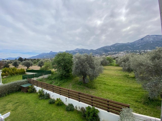 Penthouse mit Blick auf die Berge in Kyrenia Ozanköy ** 