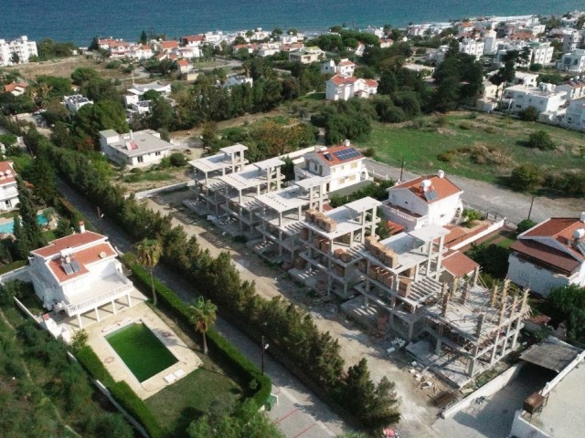 Girne Karaoğlanoğlu'da Yer Alan Muhteşem Havuzlu Modern Triple İkiz Villalar