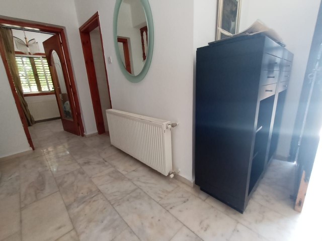 Girne'de ferah, aydınlık 4+1 villa