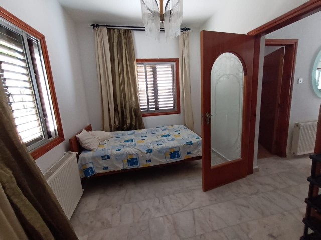 Girne'de ferah, aydınlık 4+1 villa