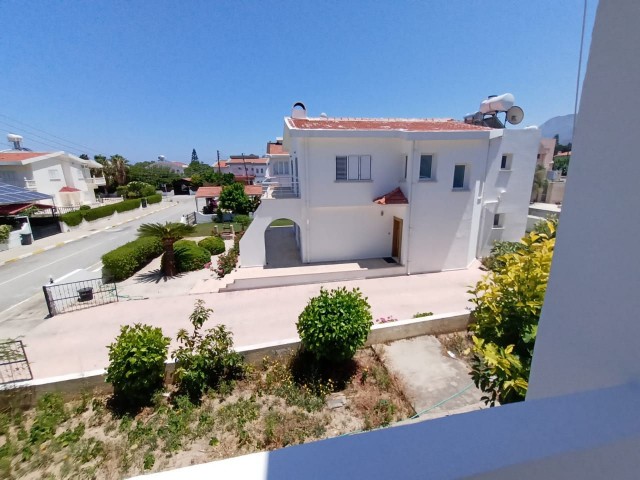 Girne'de ferah, aydınlık 4+1 villa