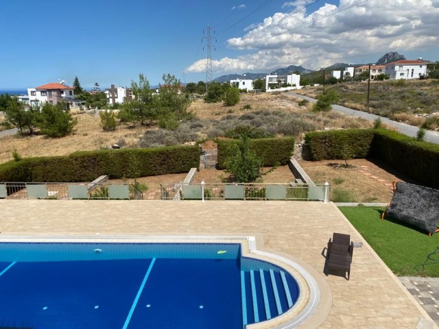 3+1 villa in Kyrenia Chatalköy. schöne Aussicht auf das Meer und die Berge. ** 