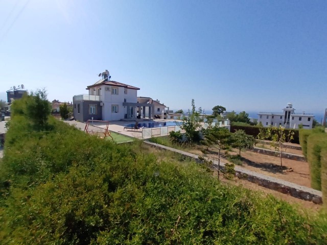 3+1 villa in Kyrenia Chatalköy. schöne Aussicht auf das Meer und die Berge. ** 