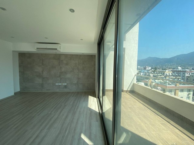 Girne Merkezde  3 Yatak Odalı , Yeni Liman ve Deniz Manzaralı Penthouse Dubleks Dairemiz