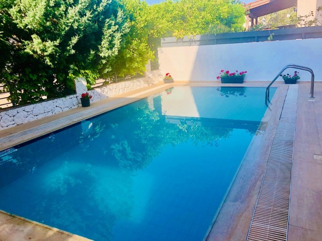 Havuzlu iki katlı villa