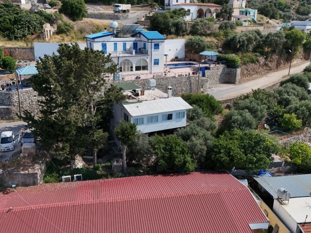 Girne Karşıyaka'da 1 Yatak Odalı Dubleks Müstakil , Dağ Ve Deniz Manzaralı 3 Yatak Odalı Büyütme Potansiyelli Evimiz