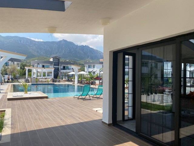 Kyrenia Karaoglanoglu nda mit Dachterrasse oder 16m2 Garten mit 1 Schlafzimmer Option 5 Minuten vom Meer, 10 Minuten vom Zentrum von Kyrenia ** 