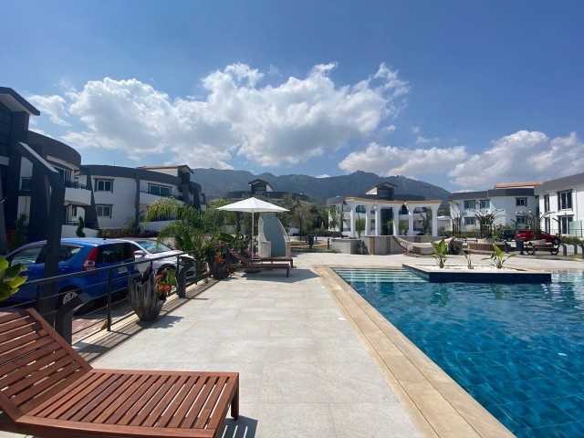 Kyrenia Karaoglanoglu nda mit Dachterrasse oder 16m2 Garten mit 1 Schlafzimmer Option 5 Minuten vom Meer, 10 Minuten vom Zentrum von Kyrenia ** 