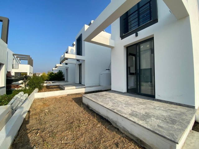 Unsere Villa mit 2 Schlafzimmern gegenüber dem Meer in Kyrenia Chatalköy , Diana Beach e 2 Gehminuten entfernt ** 