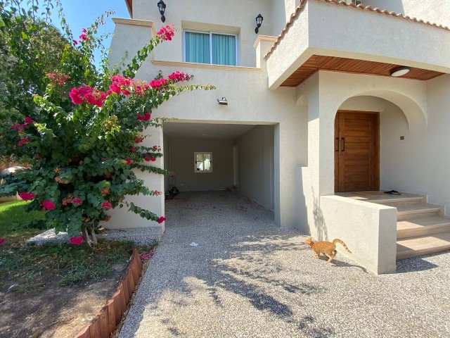 Kyrenia Karaoglanoglu Unsere Villa Mit 3 Schlafzimmern, Pool , Großem Garten Und 4 Schlafzimmern Potenzial Mit Renovierung, Wenn Sie Möchten ** 